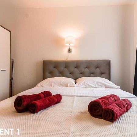Maestral Apartments Върсар Екстериор снимка