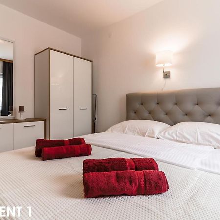 Maestral Apartments Върсар Екстериор снимка