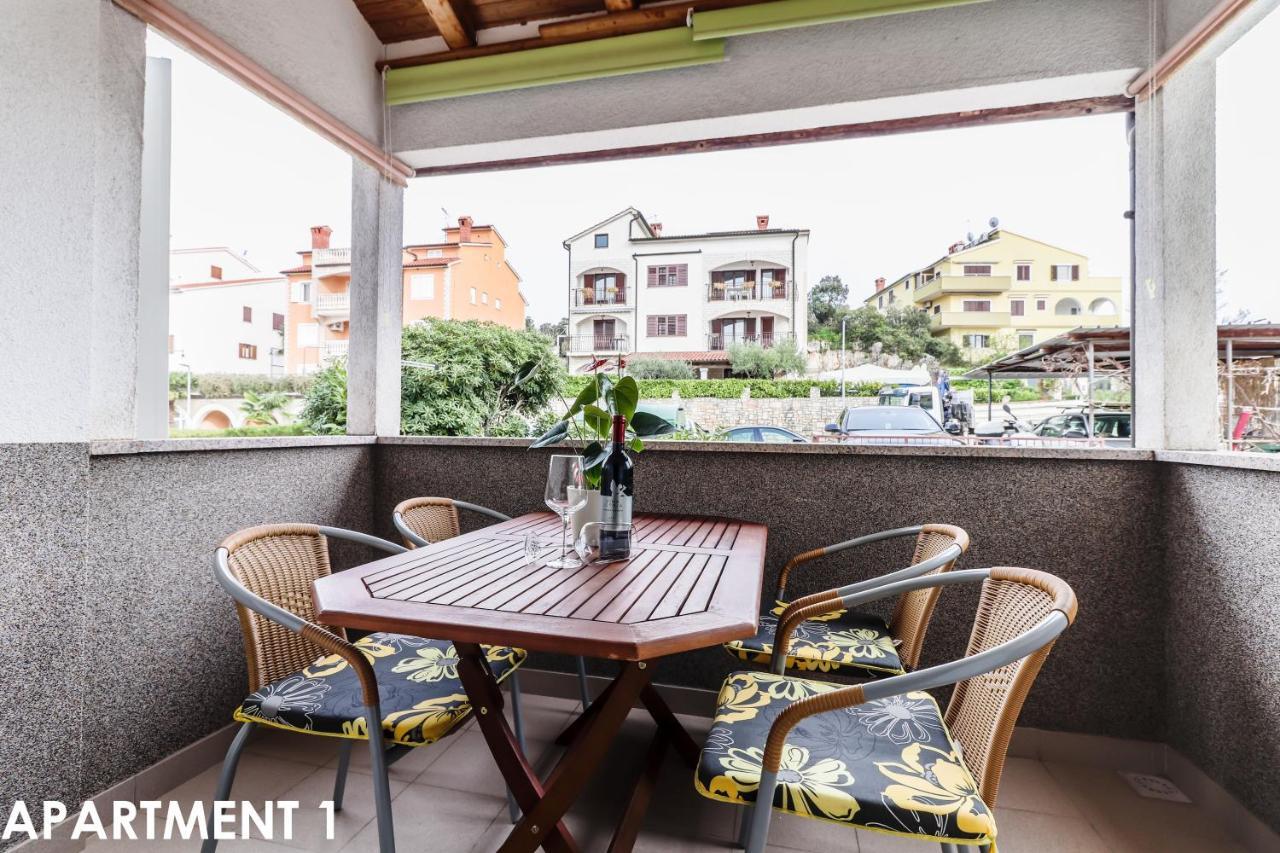 Maestral Apartments Върсар Екстериор снимка