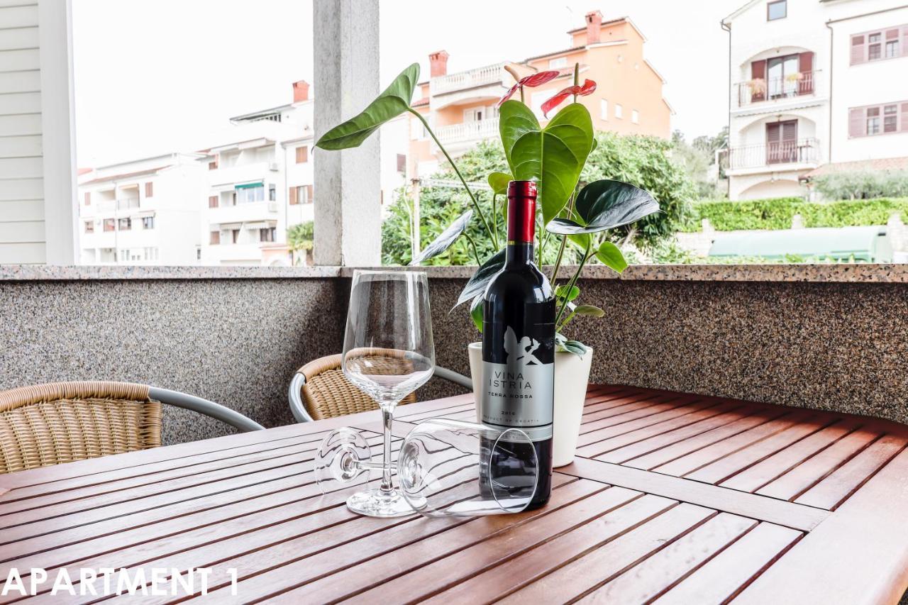 Maestral Apartments Върсар Екстериор снимка